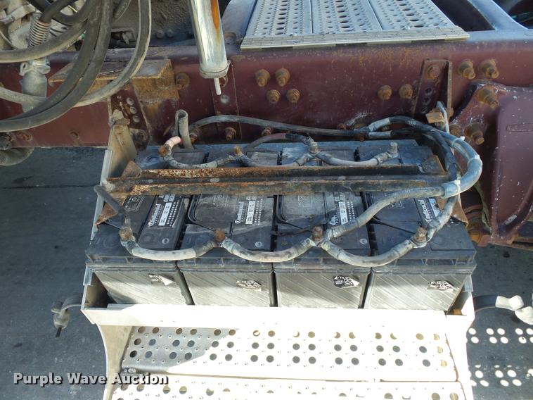 image for item K3442 1998 Freightliner Century Class 120 semi truck