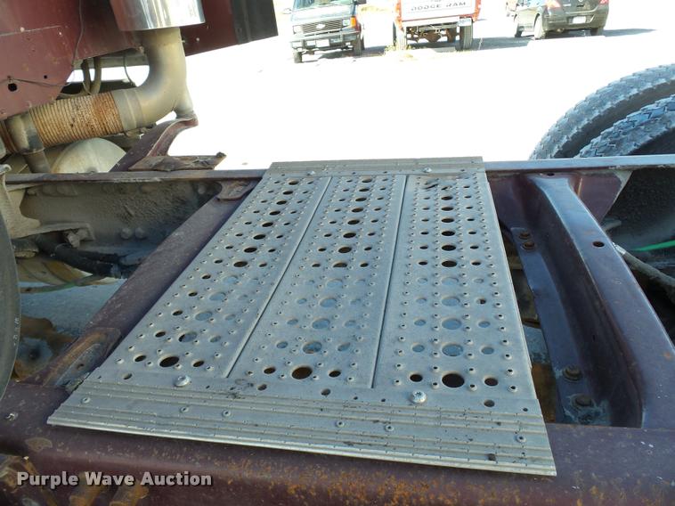 image for item K3442 1998 Freightliner Century Class 120 semi truck