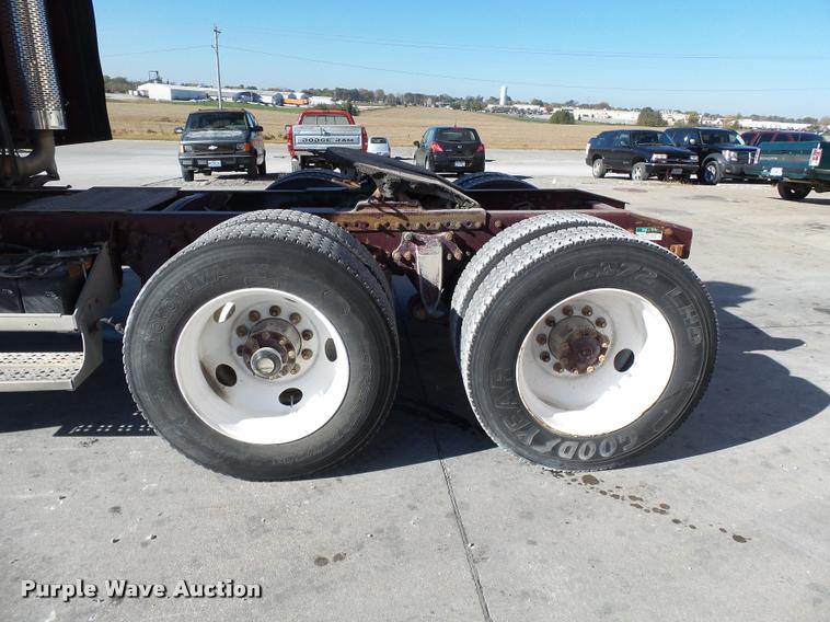 image for item K3442 1998 Freightliner Century Class 120 semi truck