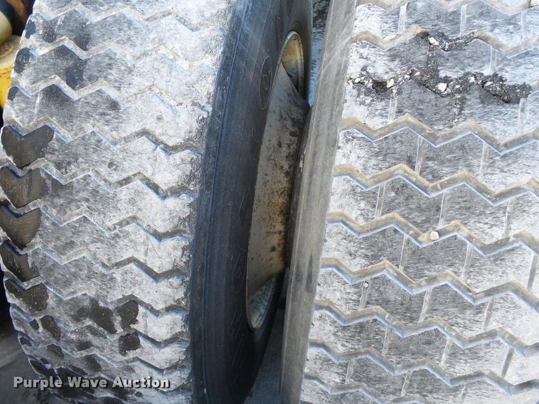 image for item K3442 1998 Freightliner Century Class 120 semi truck