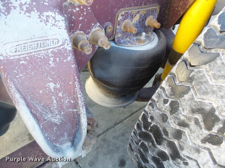 image for item K3442 1998 Freightliner Century Class 120 semi truck