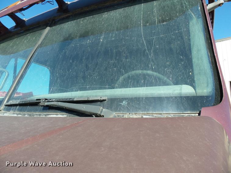 image for item K3442 1998 Freightliner Century Class 120 semi truck