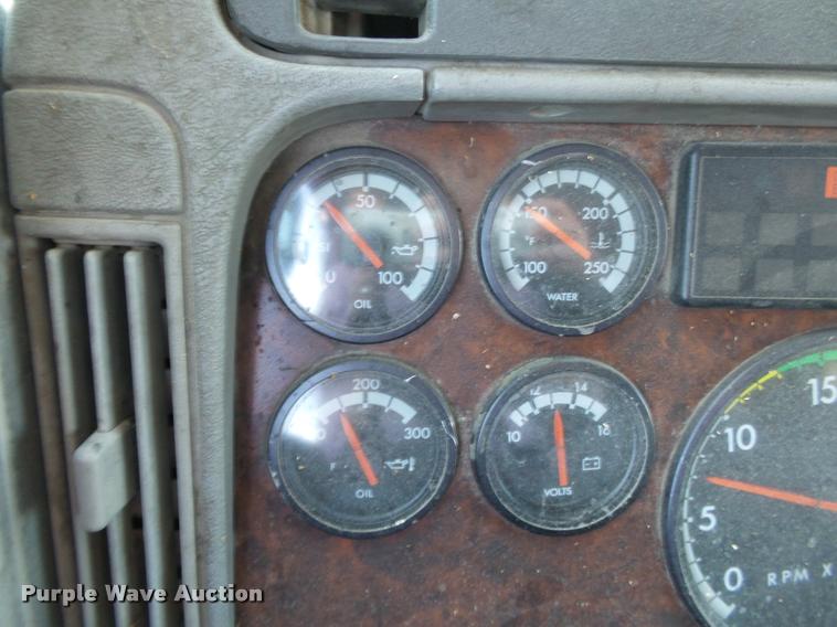 image for item K3442 1998 Freightliner Century Class 120 semi truck