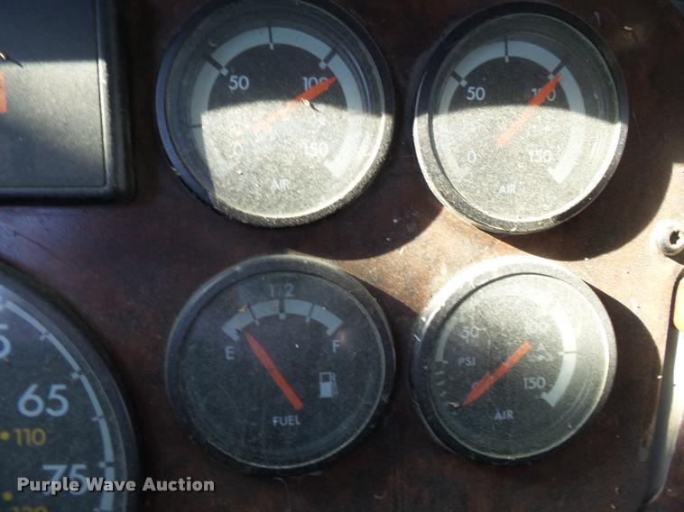 image for item K3442 1998 Freightliner Century Class 120 semi truck