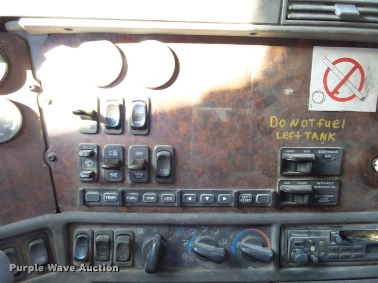 image for item K3442 1998 Freightliner Century Class 120 semi truck