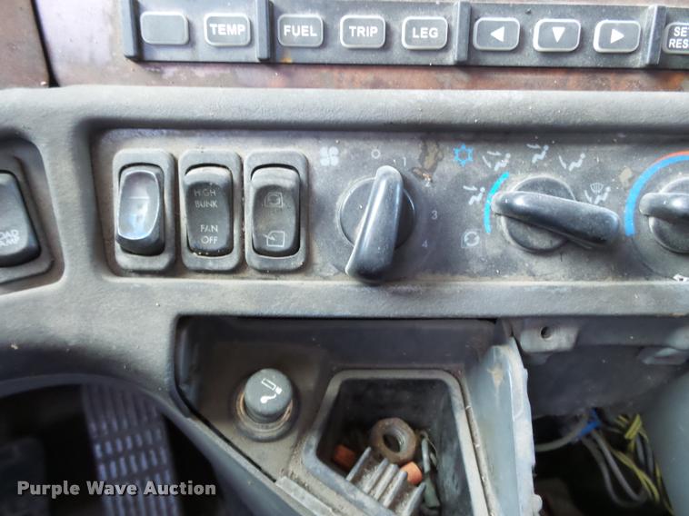 image for item K3442 1998 Freightliner Century Class 120 semi truck