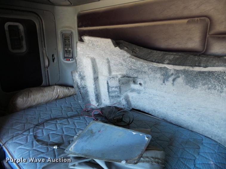 image for item K3442 1998 Freightliner Century Class 120 semi truck