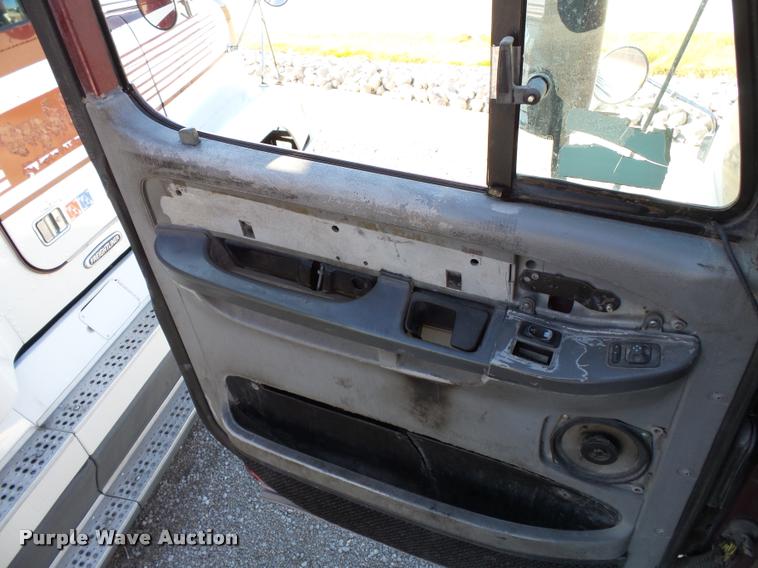 image for item K3442 1998 Freightliner Century Class 120 semi truck