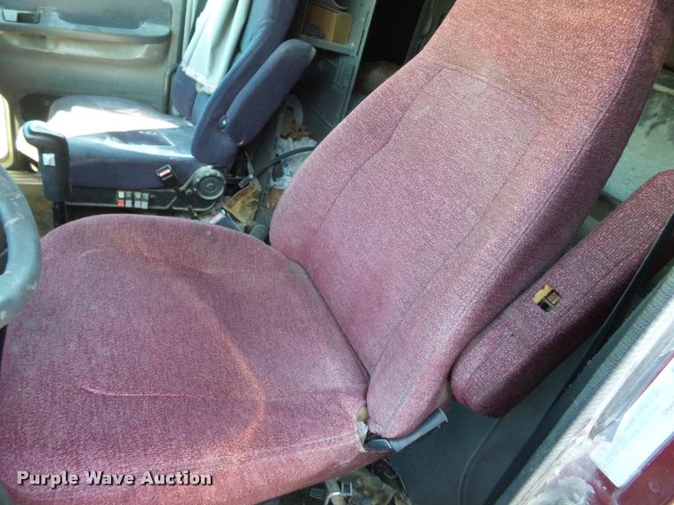 image for item K3442 1998 Freightliner Century Class 120 semi truck