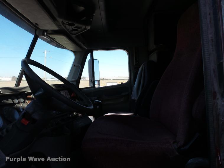 image for item K3442 1998 Freightliner Century Class 120 semi truck