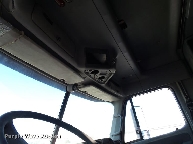 image for item K3442 1998 Freightliner Century Class 120 semi truck