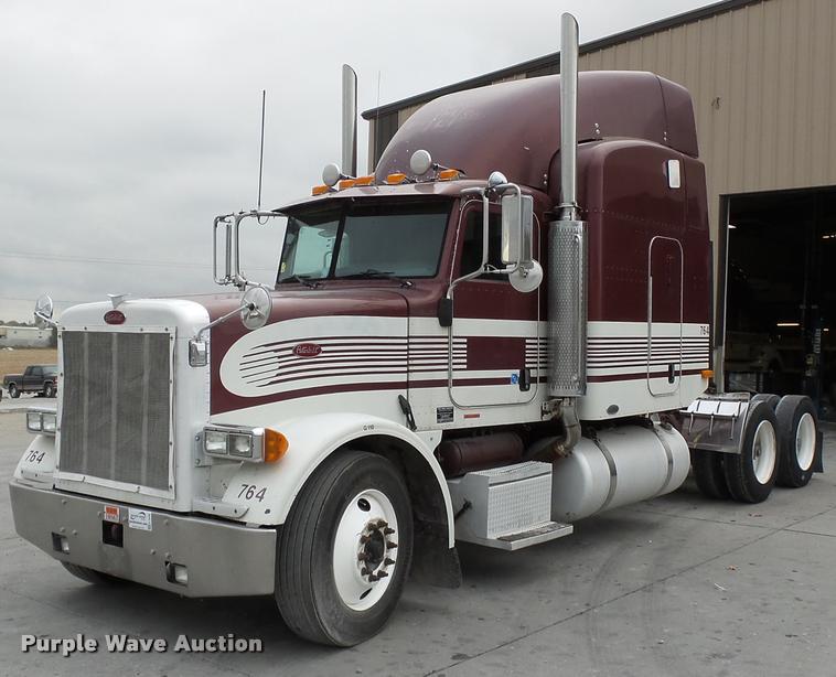 image for item K3446 2005 Peterbilt 378 semi truck