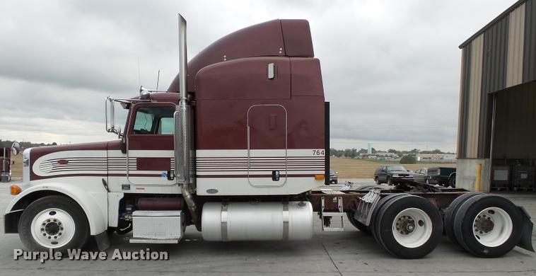 image for item K3446 2005 Peterbilt 378 semi truck