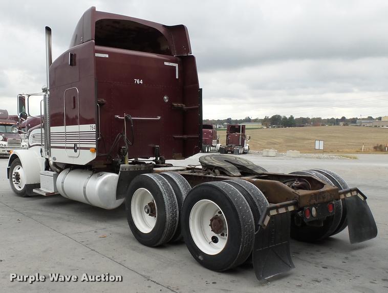 image for item K3446 2005 Peterbilt 378 semi truck