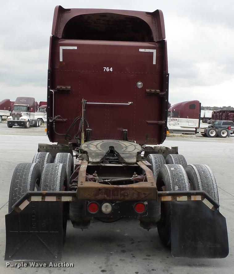 image for item K3446 2005 Peterbilt 378 semi truck