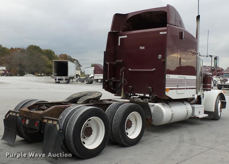 image for item K3446 2005 Peterbilt 378 semi truck