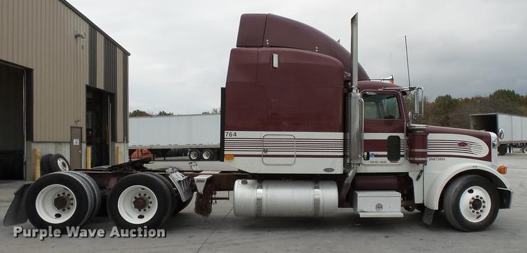 image for item K3446 2005 Peterbilt 378 semi truck