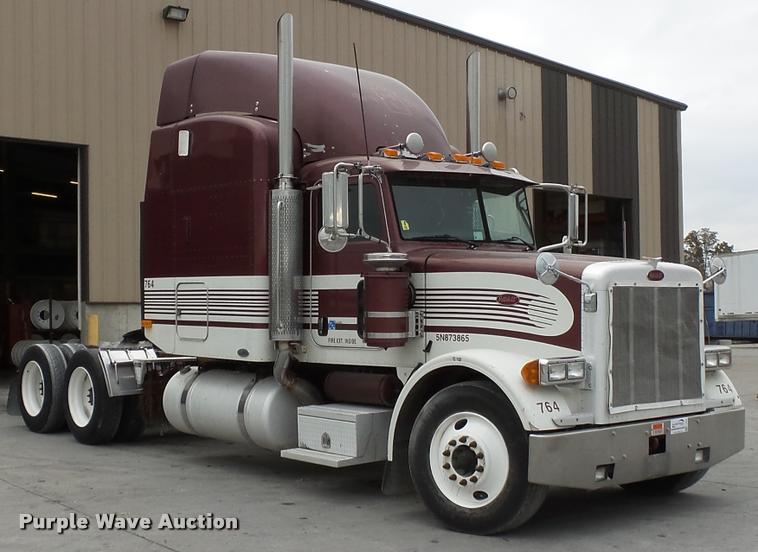 image for item K3446 2005 Peterbilt 378 semi truck