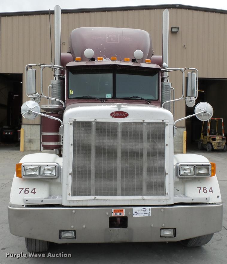 image for item K3446 2005 Peterbilt 378 semi truck