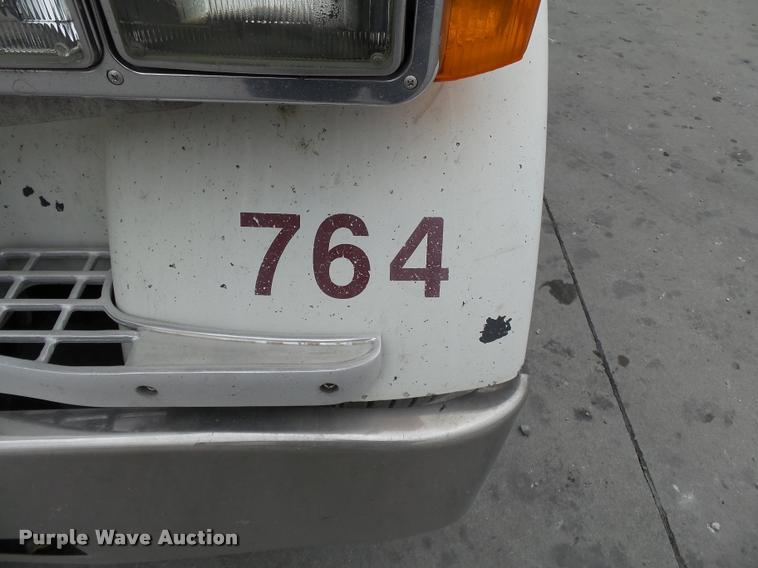 image for item K3446 2005 Peterbilt 378 semi truck