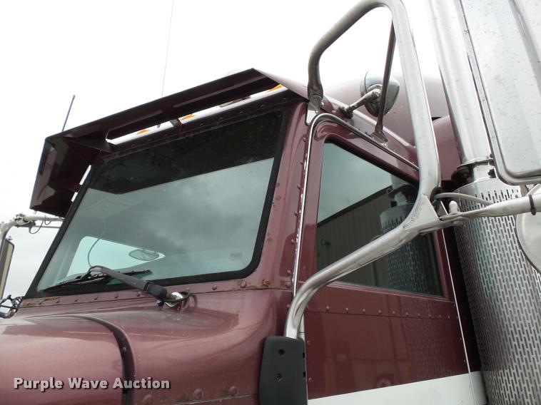 image for item K3446 2005 Peterbilt 378 semi truck