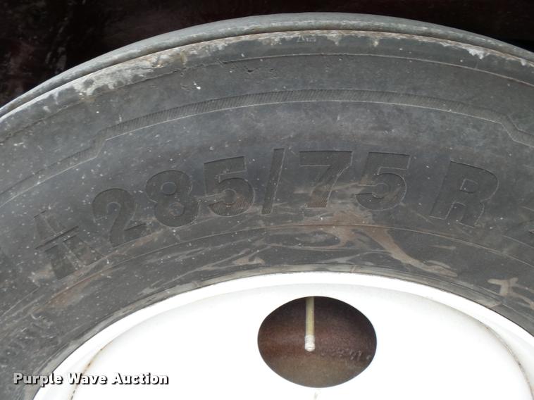 image for item K3446 2005 Peterbilt 378 semi truck