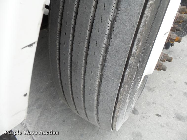 image for item K3446 2005 Peterbilt 378 semi truck