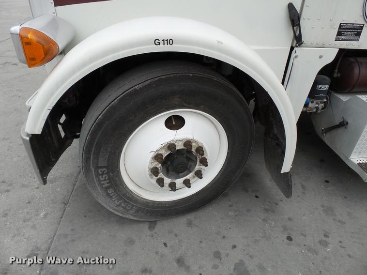image for item K3446 2005 Peterbilt 378 semi truck