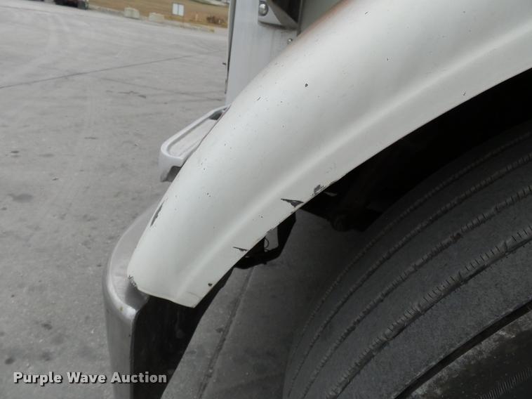 image for item K3446 2005 Peterbilt 378 semi truck