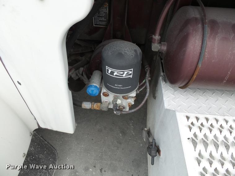 image for item K3446 2005 Peterbilt 378 semi truck