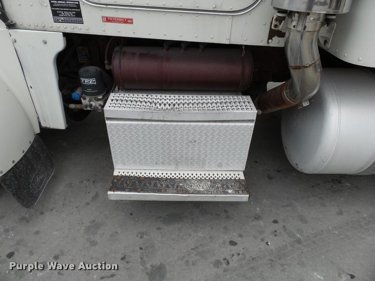 image for item K3446 2005 Peterbilt 378 semi truck