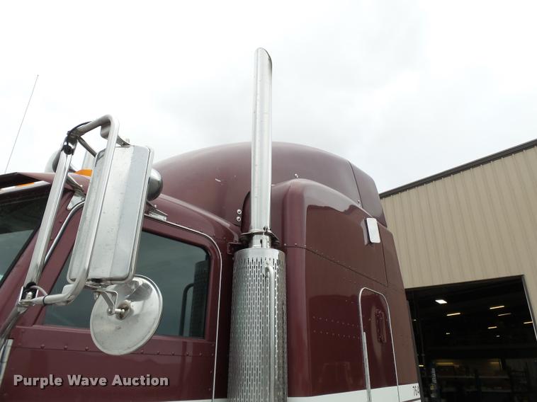 image for item K3446 2005 Peterbilt 378 semi truck