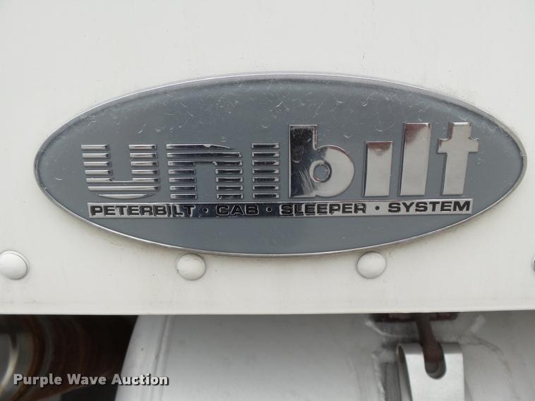 image for item K3446 2005 Peterbilt 378 semi truck