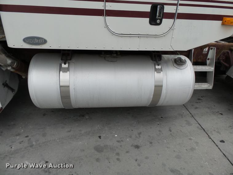 image for item K3446 2005 Peterbilt 378 semi truck