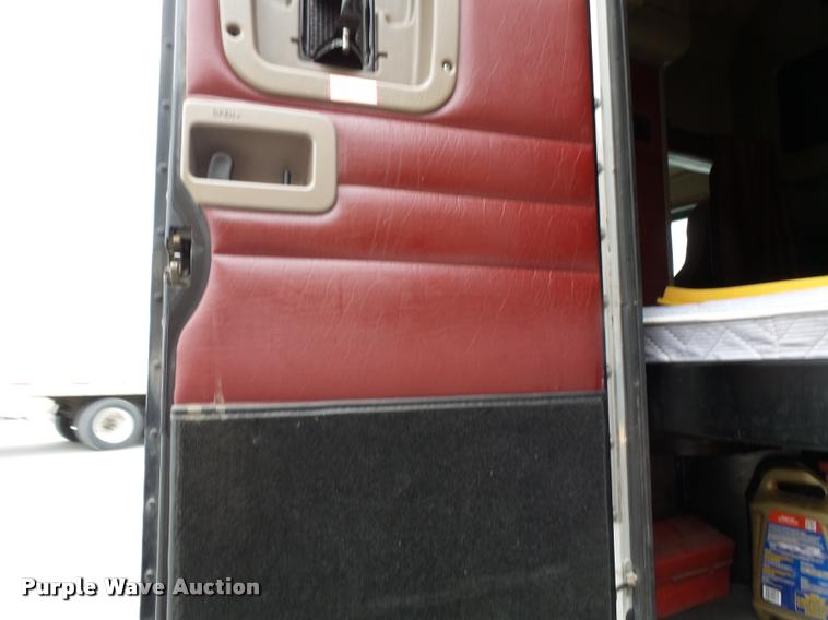 image for item K3446 2005 Peterbilt 378 semi truck