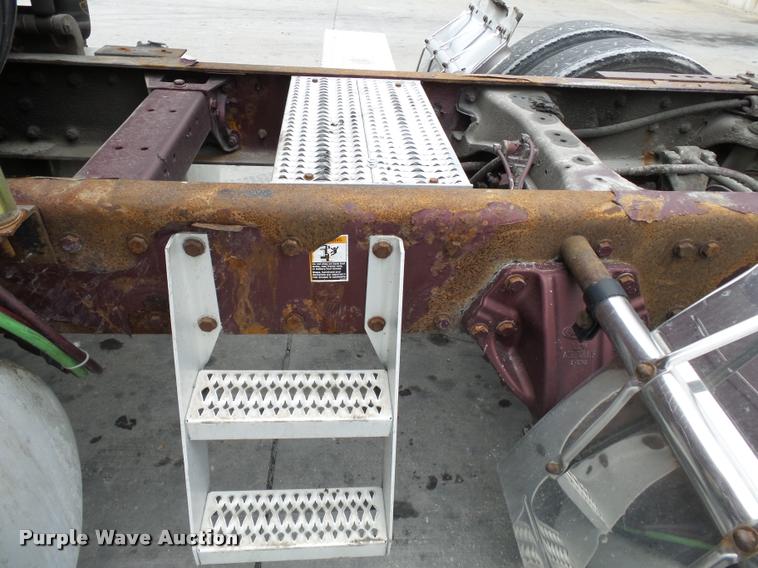 image for item K3446 2005 Peterbilt 378 semi truck