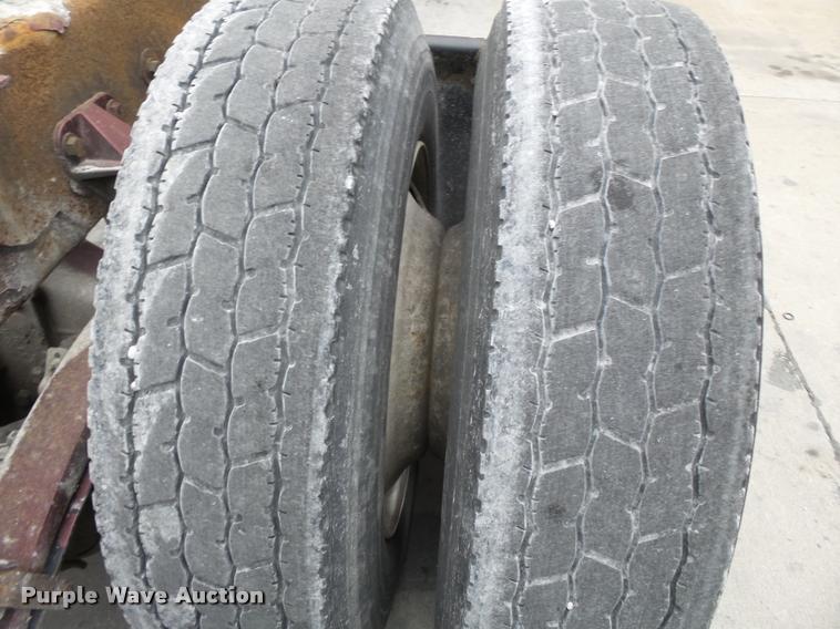 image for item K3446 2005 Peterbilt 378 semi truck