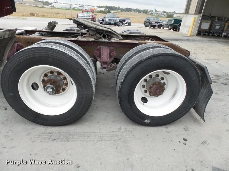 image for item K3446 2005 Peterbilt 378 semi truck