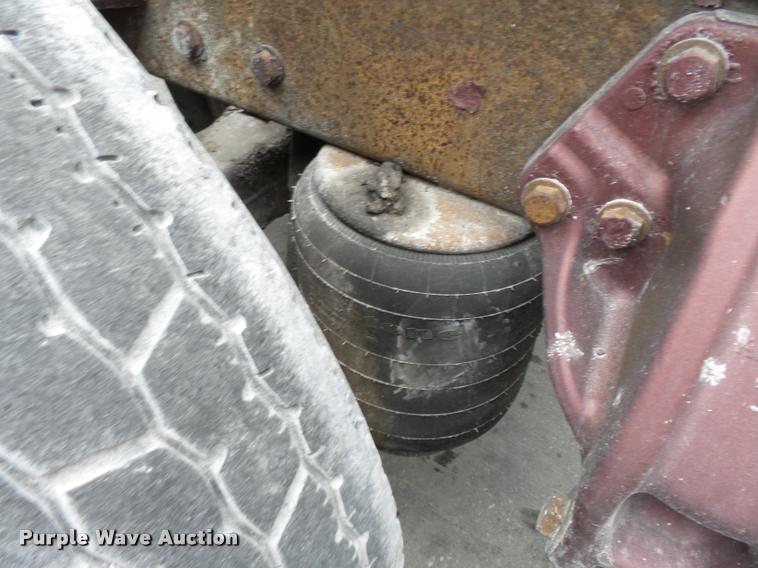 image for item K3446 2005 Peterbilt 378 semi truck