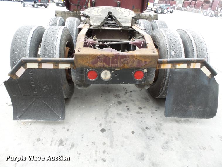 image for item K3446 2005 Peterbilt 378 semi truck