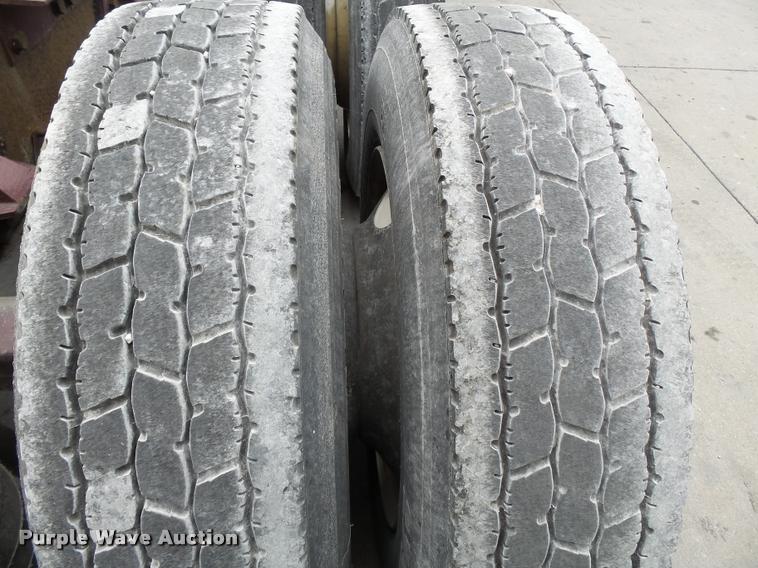 image for item K3446 2005 Peterbilt 378 semi truck