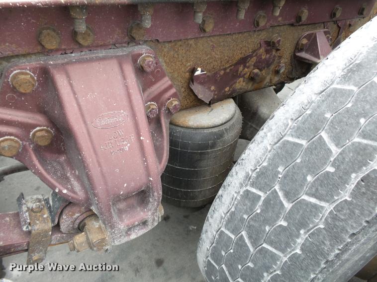 image for item K3446 2005 Peterbilt 378 semi truck