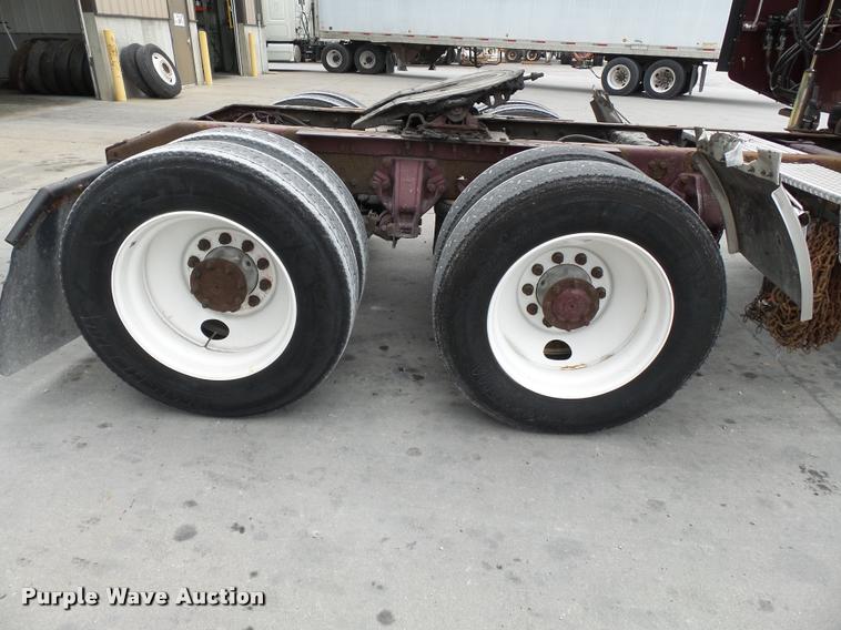 image for item K3446 2005 Peterbilt 378 semi truck