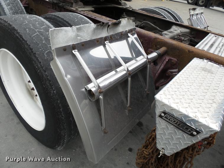 image for item K3446 2005 Peterbilt 378 semi truck