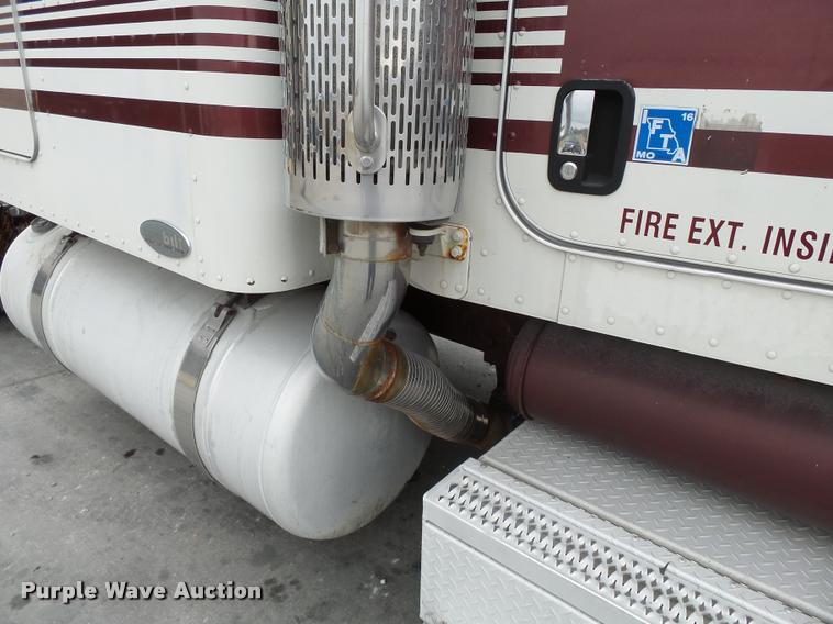 image for item K3446 2005 Peterbilt 378 semi truck