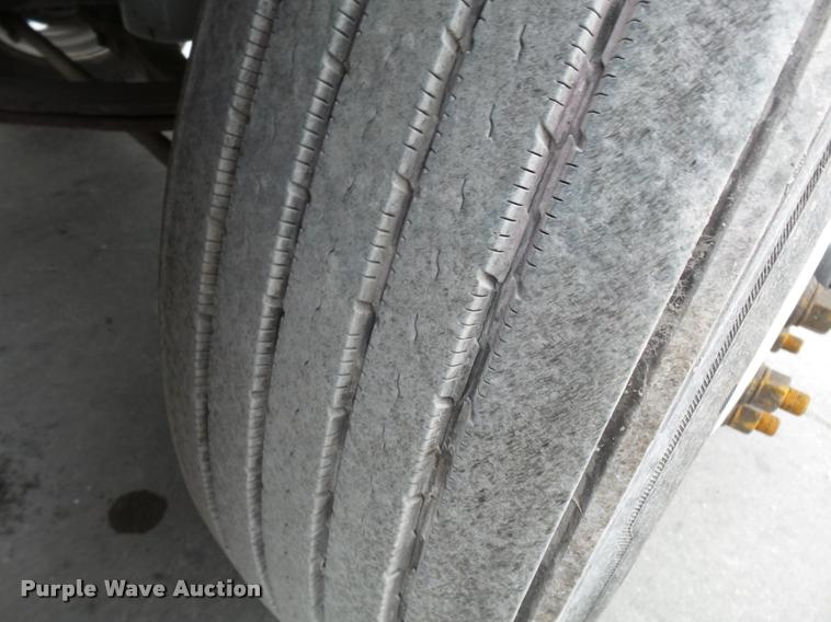 image for item K3446 2005 Peterbilt 378 semi truck