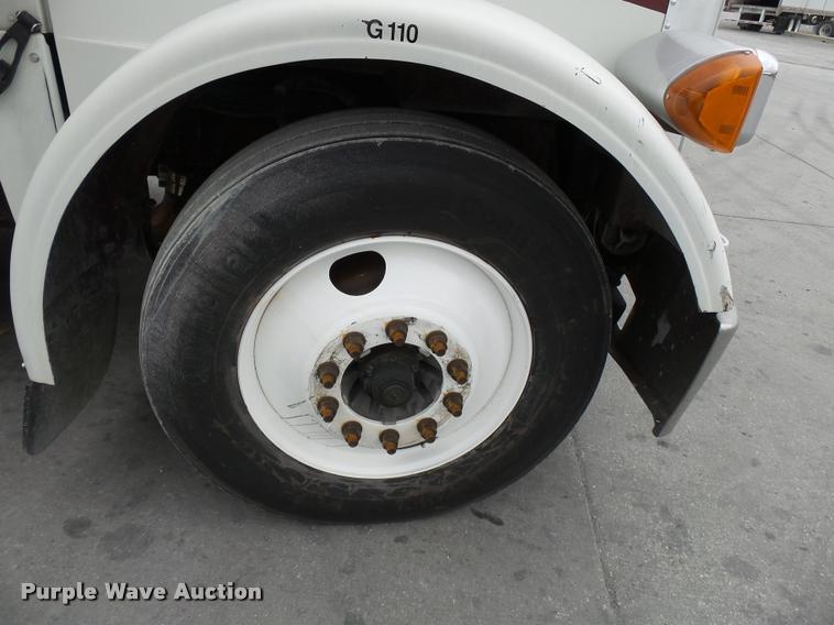 image for item K3446 2005 Peterbilt 378 semi truck