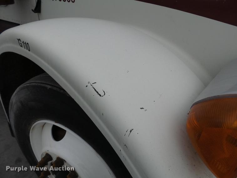 image for item K3446 2005 Peterbilt 378 semi truck