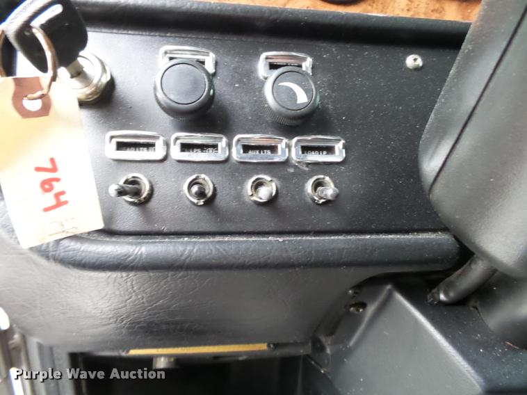 image for item K3446 2005 Peterbilt 378 semi truck