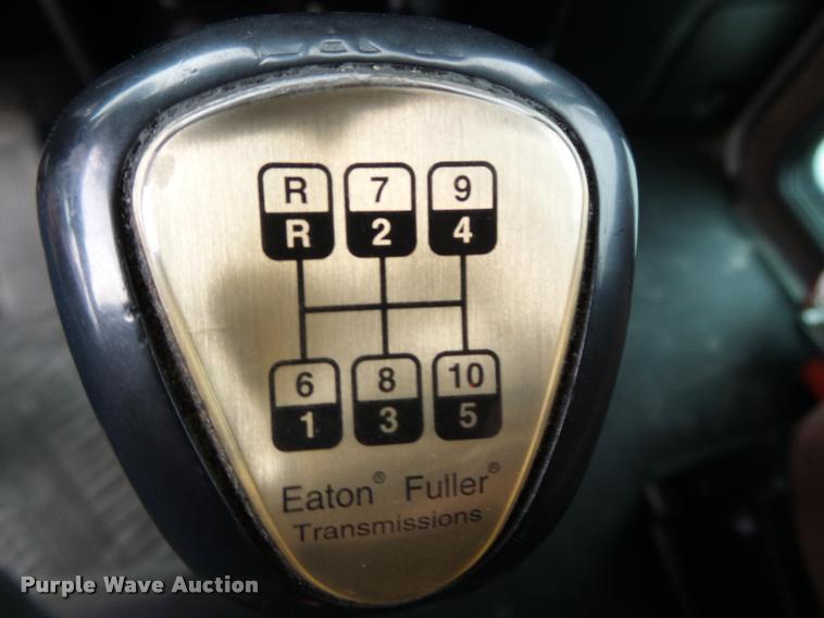 image for item K3446 2005 Peterbilt 378 semi truck